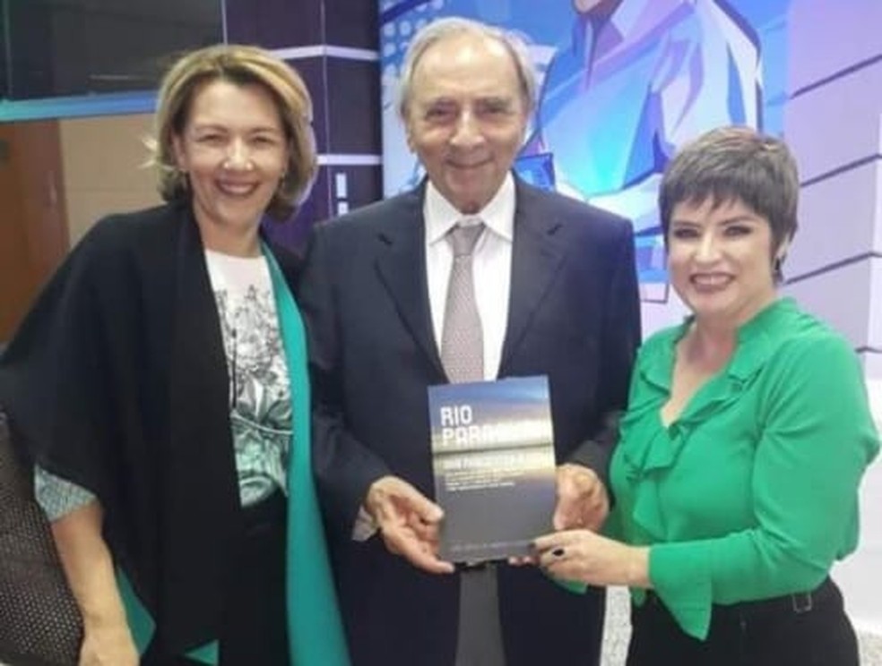 Eunice Ramos, na companhia de Ueze Zahran, na primeira apresentação do livro, em 2016 — Foto: Reprodução/TVCA