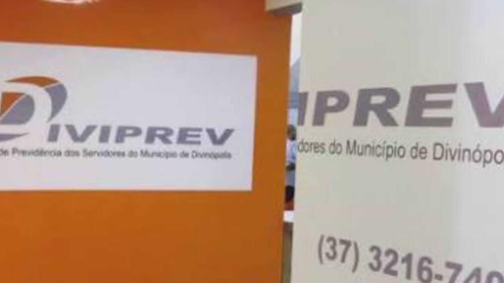Servidores da educação entram em greve para reivindicar reforma do Diviprev em Divinópolis