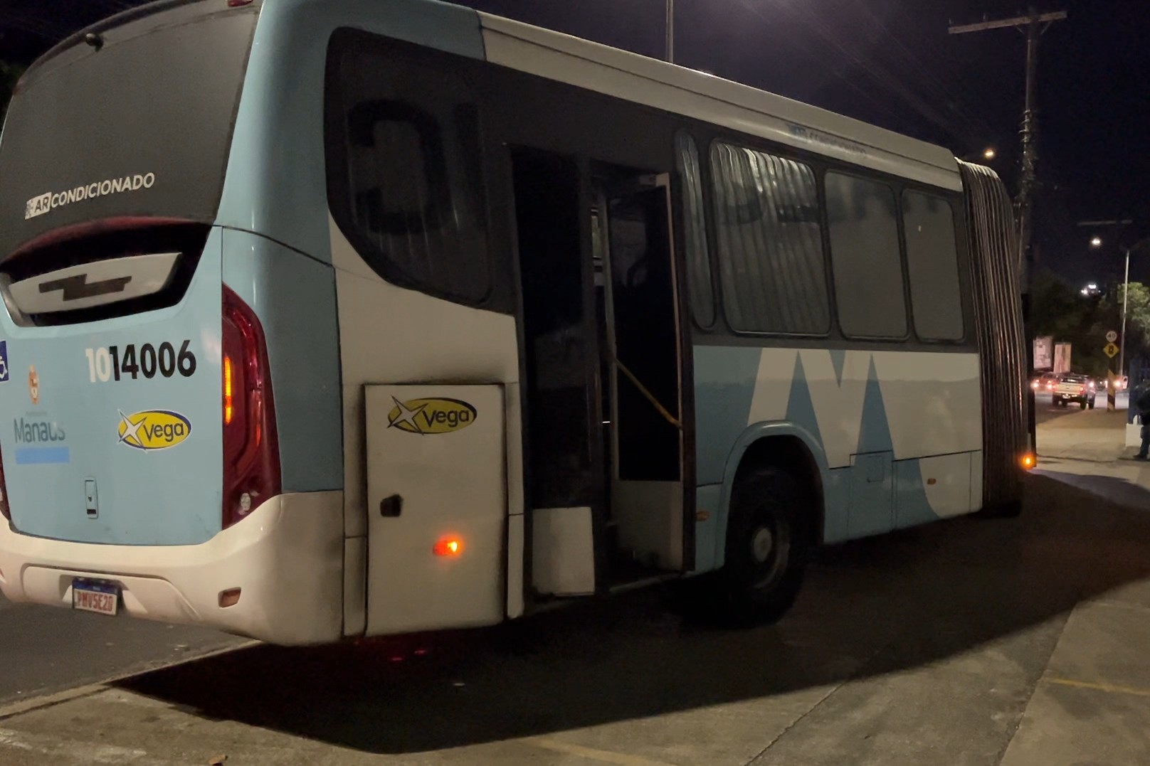 Assalto a ônibus termina com quatro pessoas feridas na Zona Sul de Manaus
