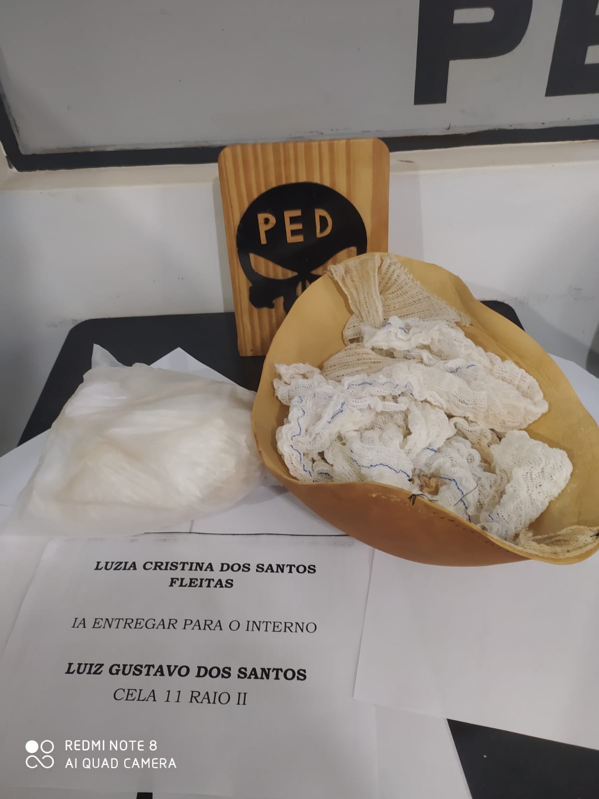 Durante visita em presídio, mulher é presa com cocaína escondida em barriga falsa de grávida