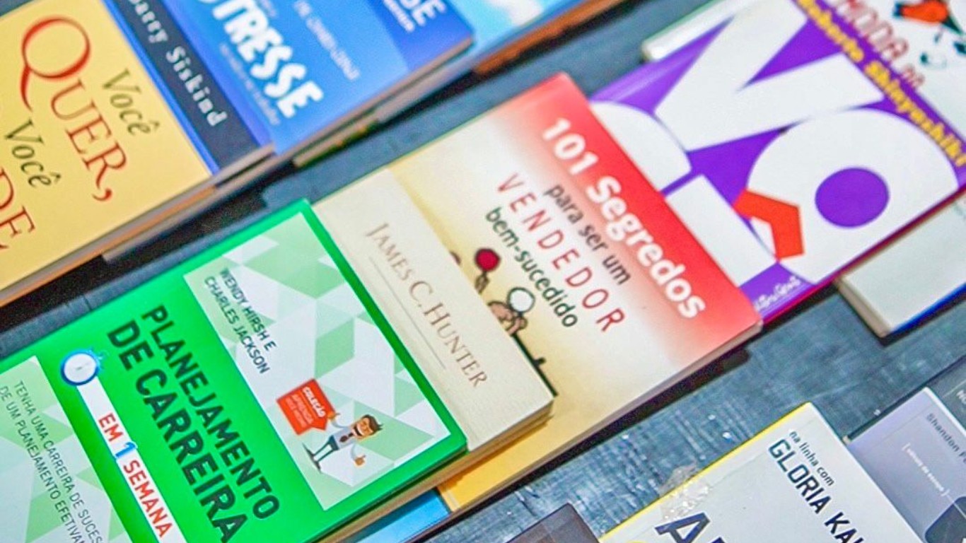 ICIA realiza feira de livros com preços a partir de R$ 2