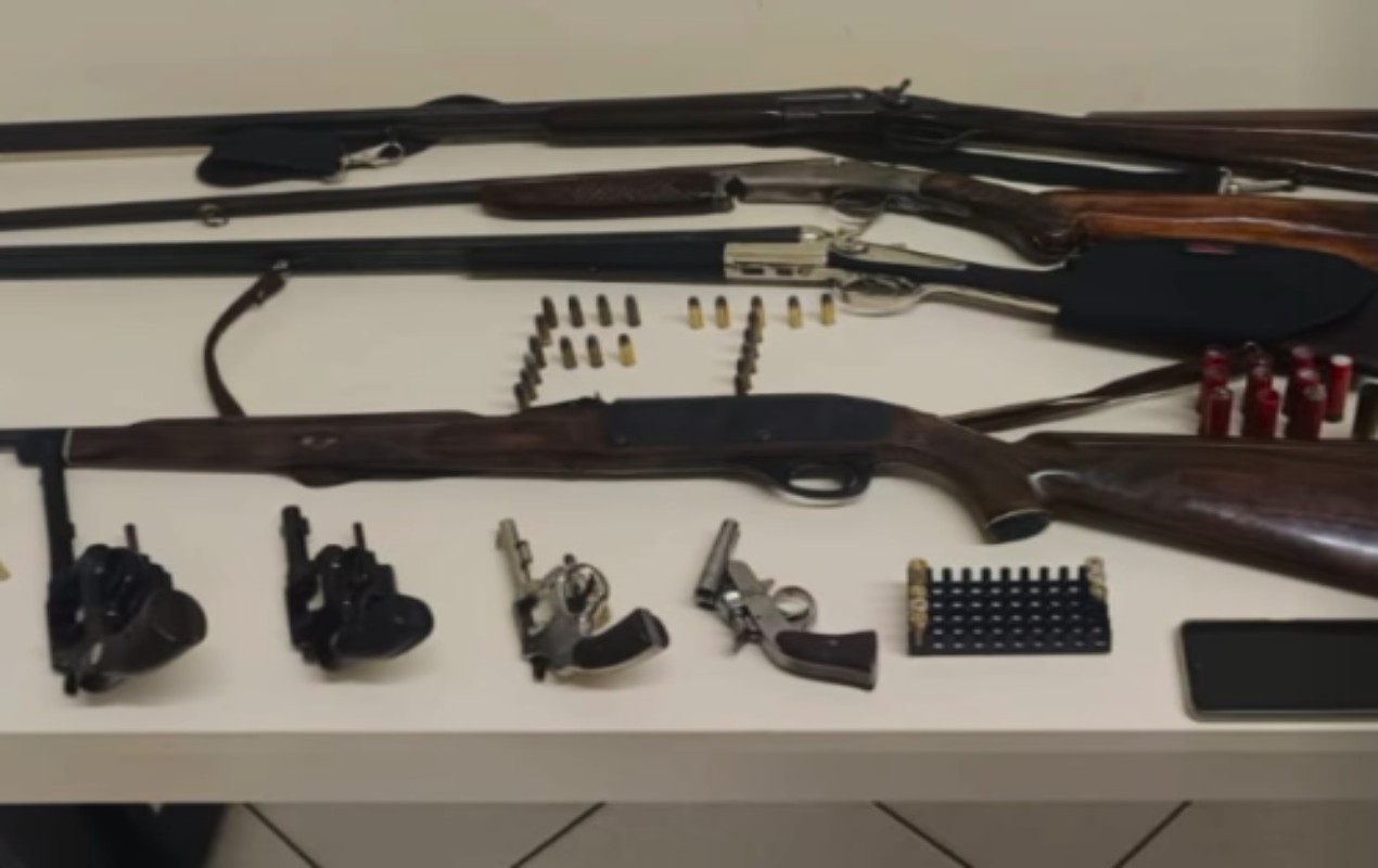 Polícia Militar apreende armas de fogo e mais de R$ 38 mil após denúncia no interior de SP