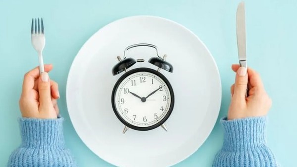 Pesquisa mostra que fazer jejum intermitente pode atrapalhar crescimento do  cabelo; entenda | Ci