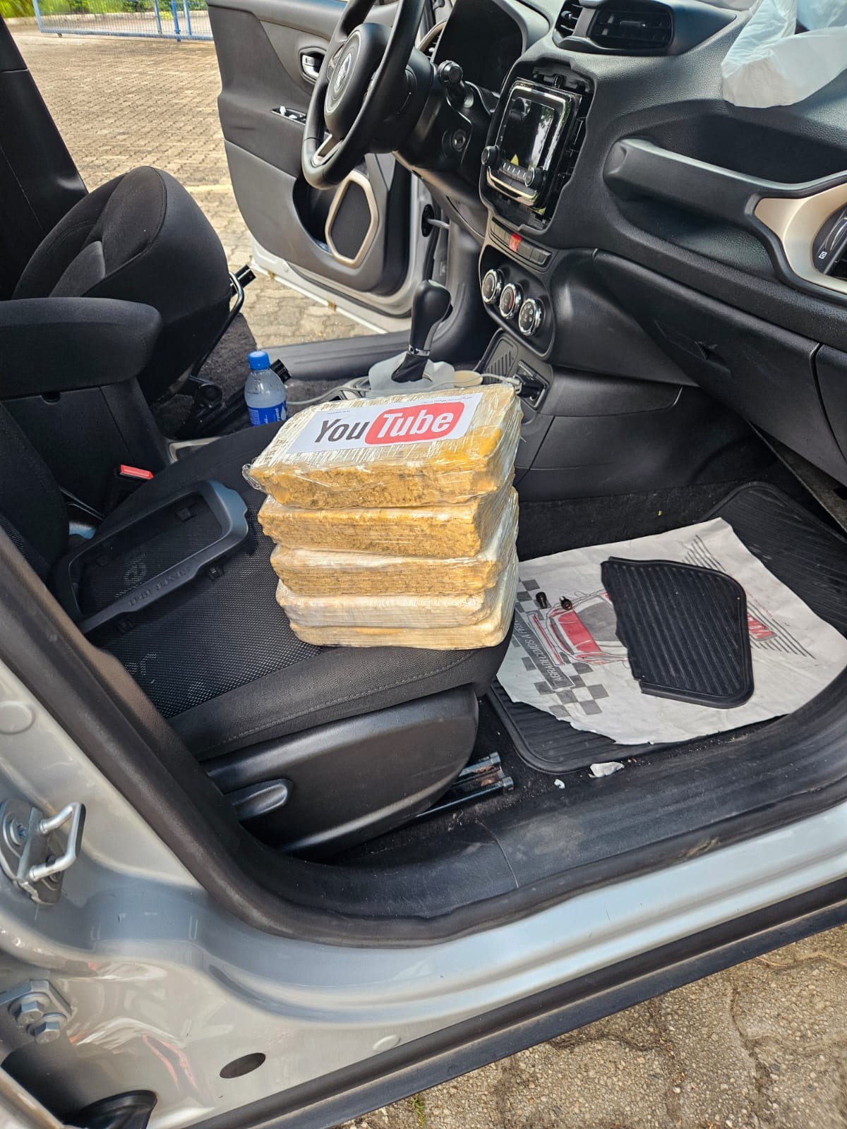 Homem é preso transportando 5 kg de pasta base de cocaína na Via Dutra, em Resende