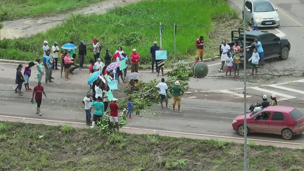 Quilombolas bloqueiam BR-210 no Amapá contra invasão de terras