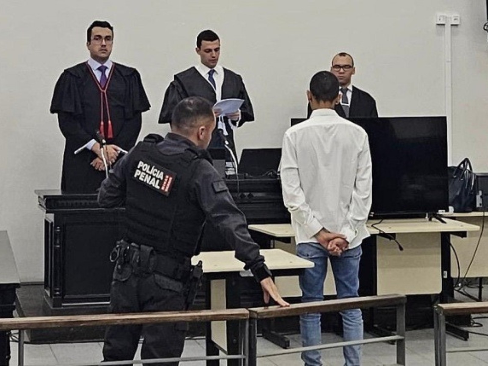Justiça condena homem por feminicídio e prende duas testemunhas por mentirem durante julgamento em MG
