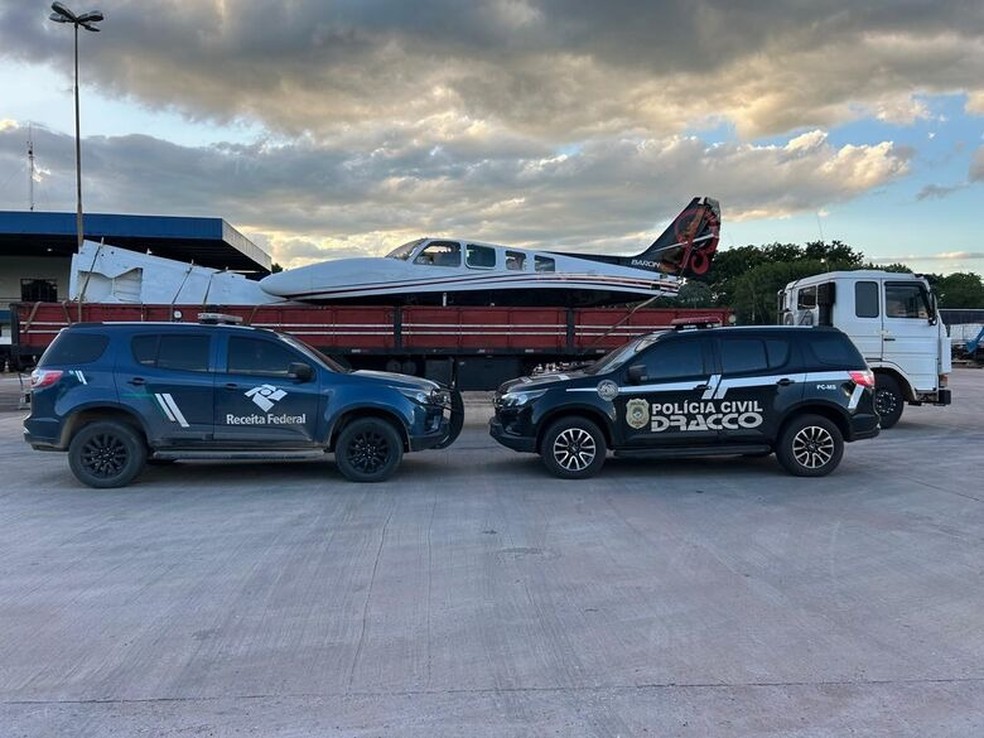 Aeronave era transportada em um caminhão que circulava pela cidade com documentação inconsistente — Foto: Divulgação/Polícia Civil