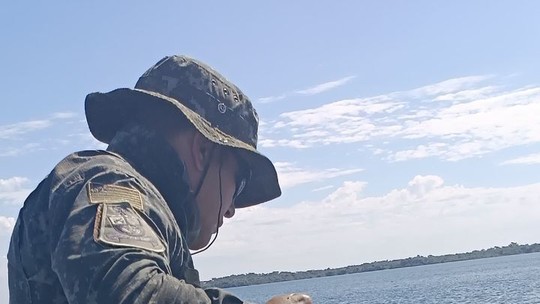 Fiscalização apreende 250 metros de redes de pesca irregulares no Rio Paraná, em Presidente Epitácio - Peixes da espécie tilápia foram devolvidos vivos ao ambiente aquático.