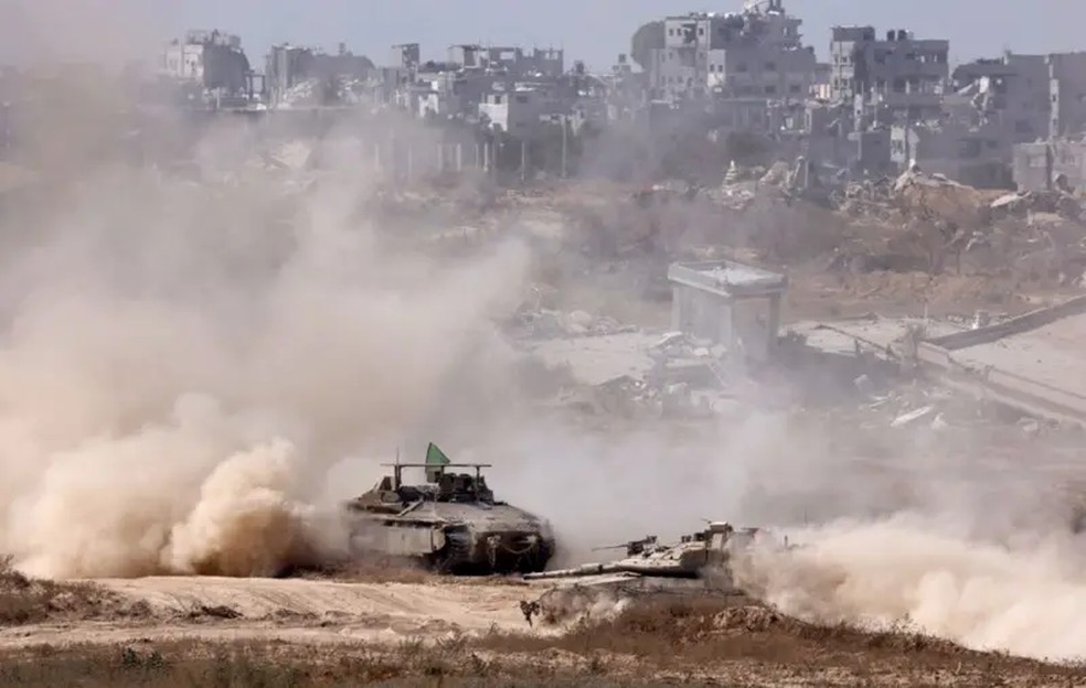 As forças israelenses durante operação na Faixa de Gaza em junho de 2024 — Foto: Reuters/via BBC