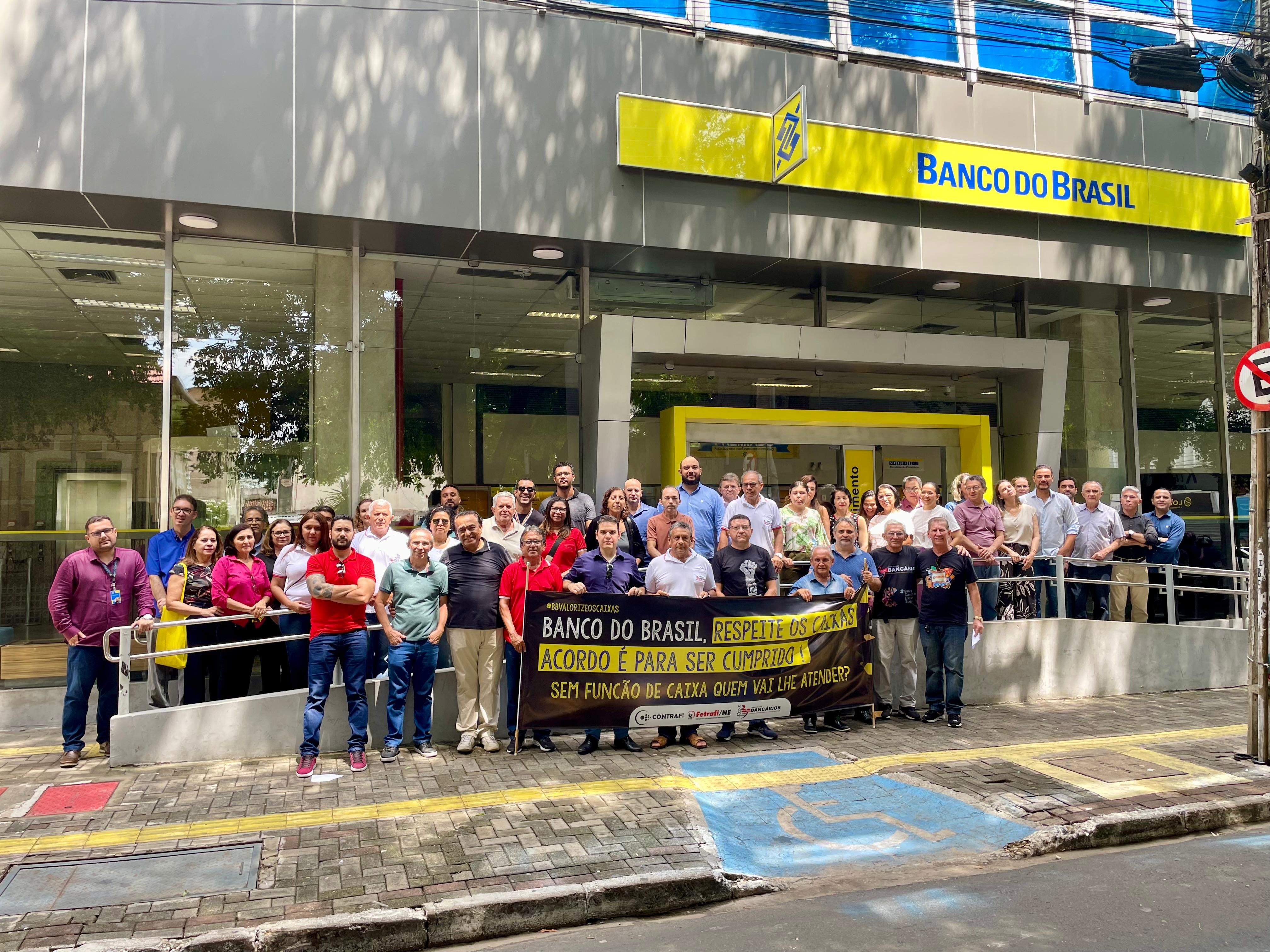 Caixas do Banco do Brasil fazem manifestação e adiam serviços por duas horas nesta quinta (23) no Piauí