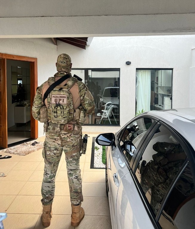 Operação da PF contra tráfico interestadual de drogas prende foragido em Maceió