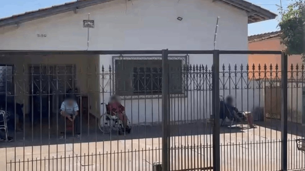 1 de 2
Enfermeira &eacute; presa suspeita de maus-tratos contra 17 idosos em cl&iacute;nica geri&aacute;trica de Bauru &mdash; Foto: Pol&iacute;cia Civil/Divulga&ccedil;&atilde;o