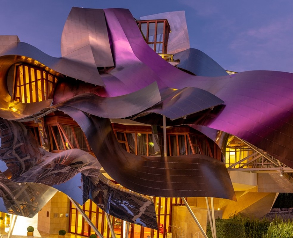  Hotel Marquês de Riscal, localizado na vinícola Bodegas De Los Herederos Del Marqués De Riscal. — Foto: Reprodução/Instagram