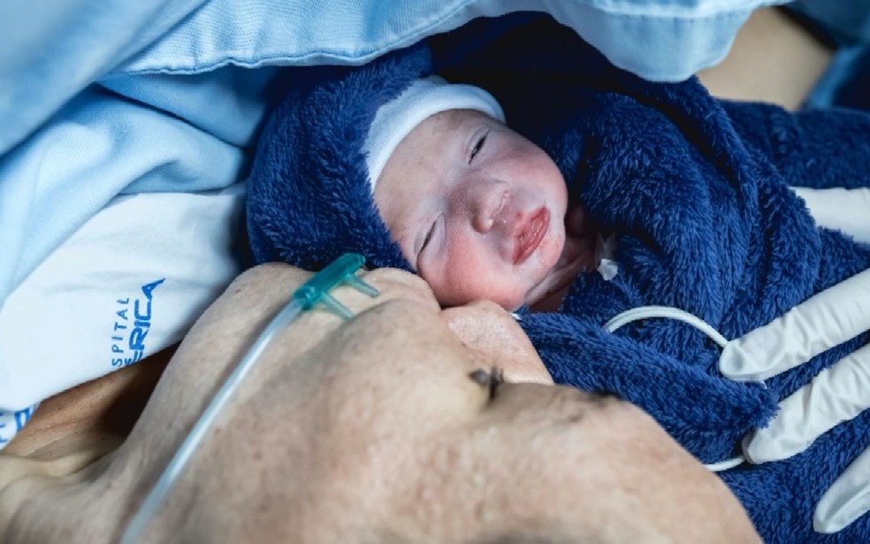 Elisflávia Rodrigues e a filha Olívia — Foto: Reprodução/TV Anhanguera