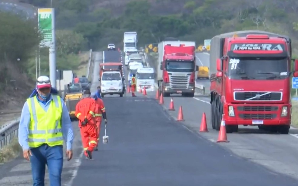 Rodovia na Bahia — Foto: Reprodução/TV Subaé