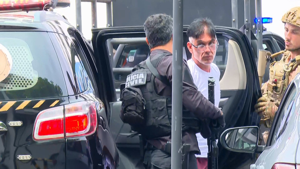 O bicheiro Adilson Oliveira Coutinho Filho, o Adilsinho, na sede da PF — Foto: Reprodução/TV Globo