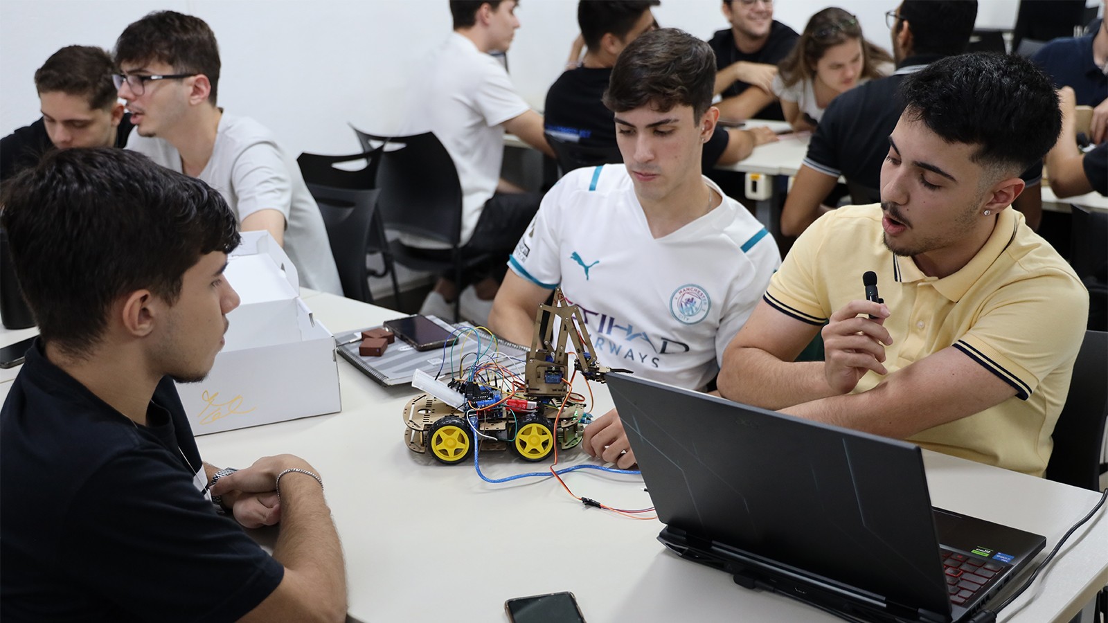 Engenharia de software demanda profissionais inovadores para mercado em crescimento