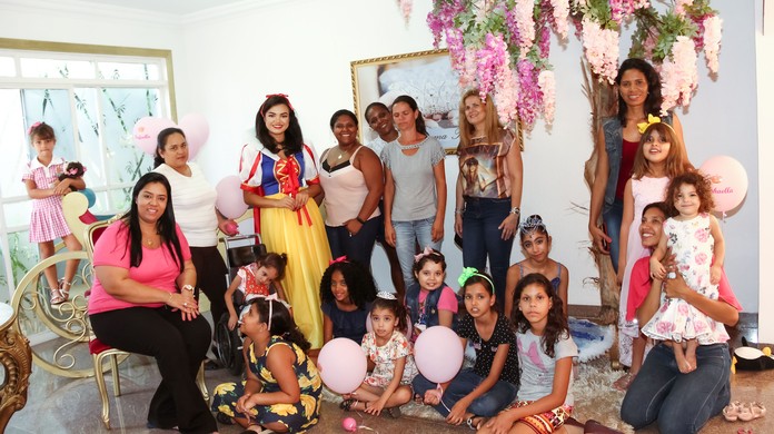 G1 - Escola de princesas em Uberlândia supera expectativas de