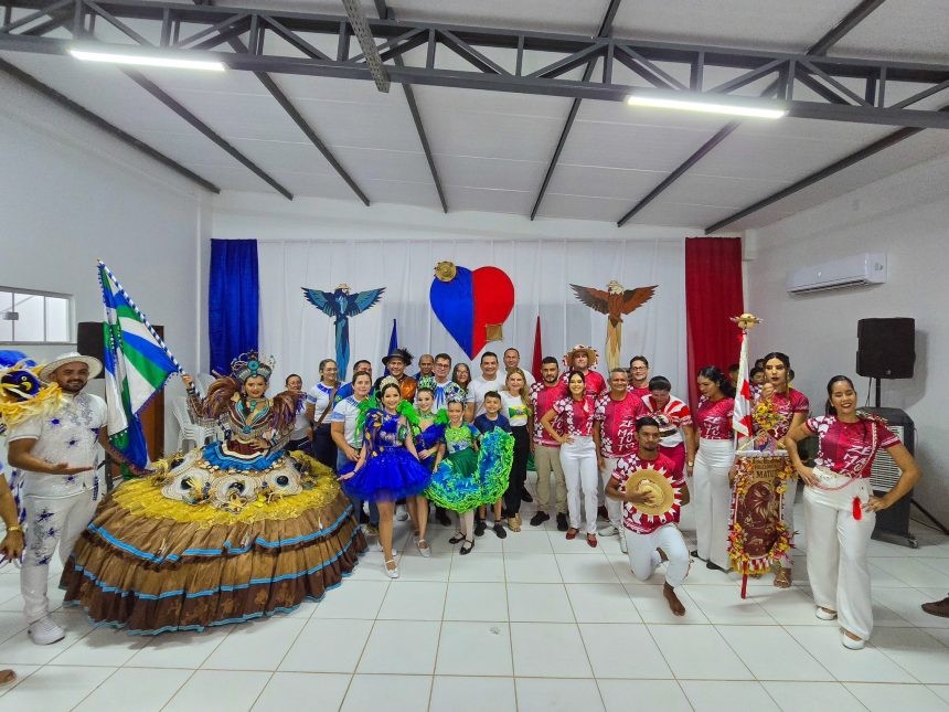 Abertura do Festival Folclórico de Alenquer tem apresentação de 7 grupos e show de cantor paraense