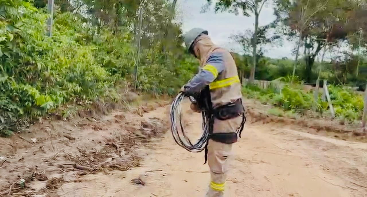 Distribuidora de energia intensifica ações contra ligações irregulares em áreas de veraneio do Baixo Amazonas