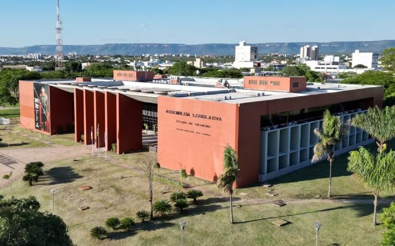 Ministério Público investiga se servidor da Assembleia do TO recebeu salários enquanto cursava medicina na Bolívia