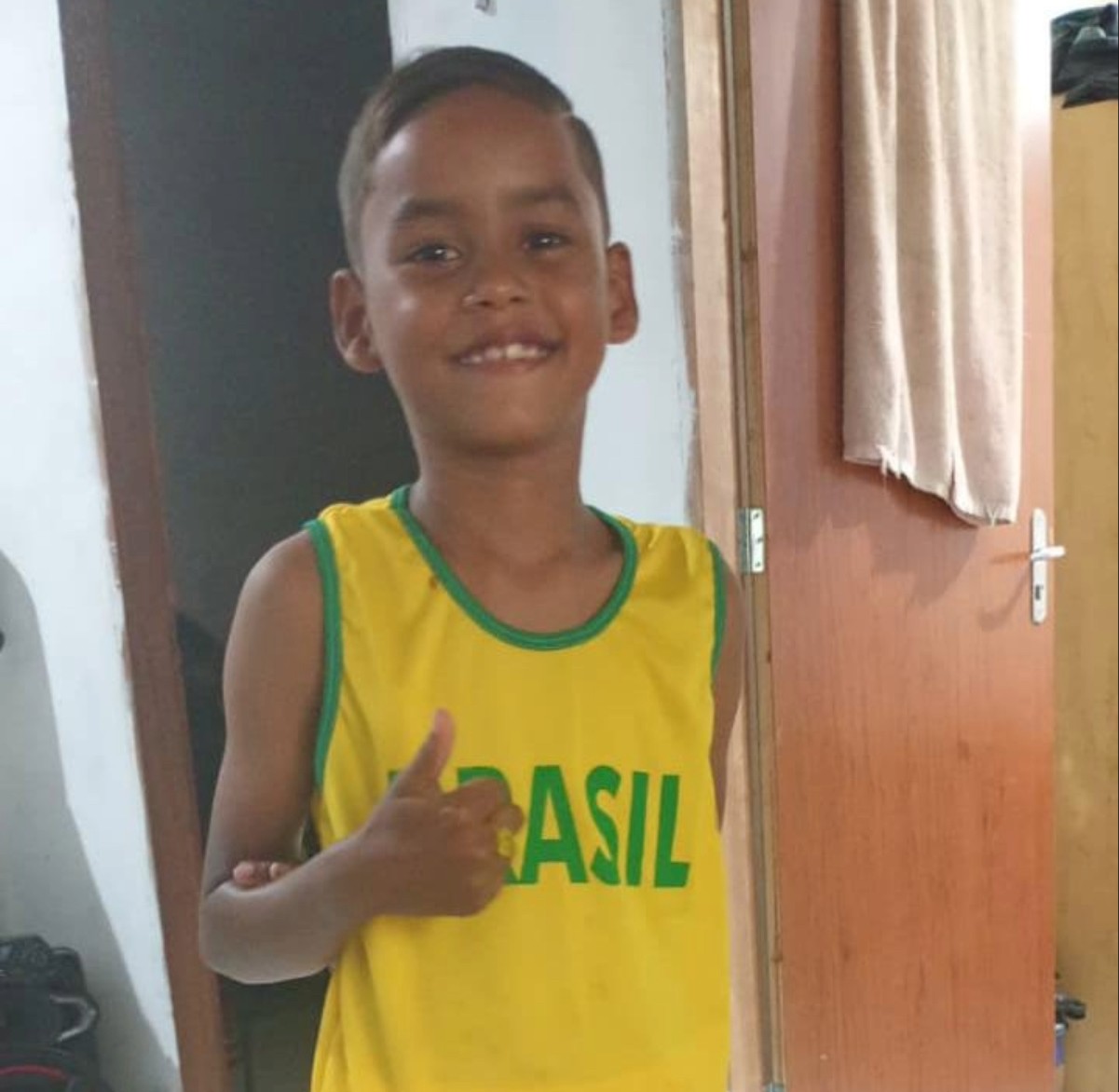 Criança de 8 anos morre após ser atingida por tiro dentro de casa em Natal