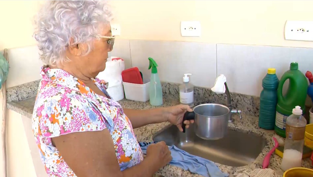 Moradores do ES reclamam de falta de água há mais de uma semana: 'Panela suja desde a ceia de Natal'