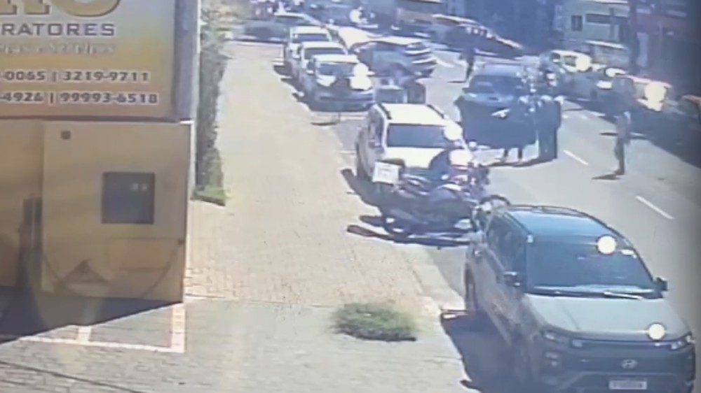 Motociclista tem moto furtada ao prestar socorro em acidente no Centro de Uberlândia