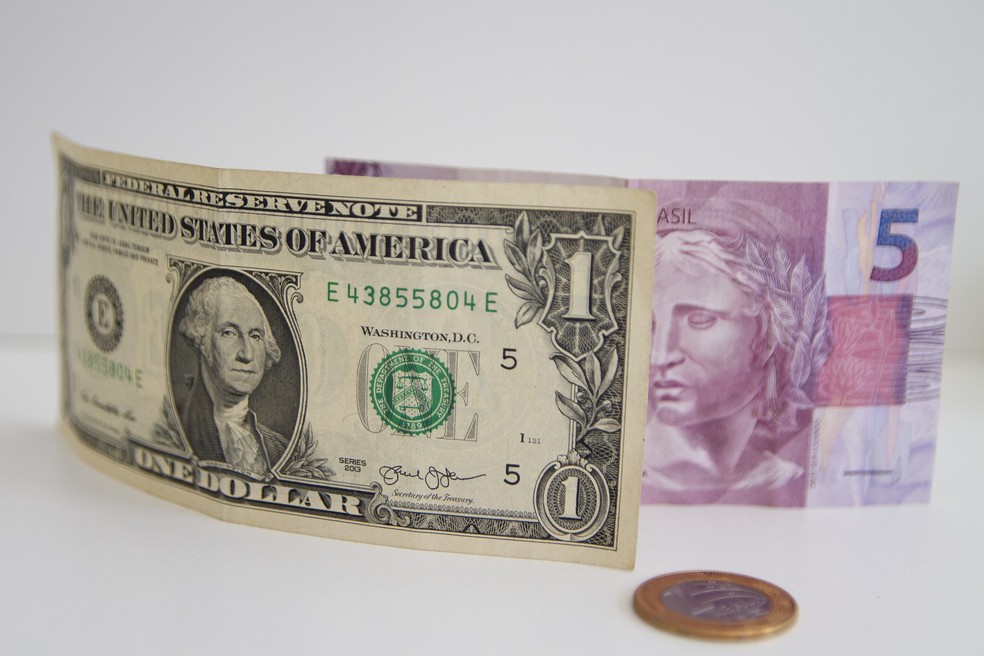 O dólar opera cotado acima de R$ 6,00 no mercado à vista na manhã desta quarta-feira, 9, estendendo ganhos frente ao real pelo quarto pregão consecutivo, diante do acirramento da guerra comercial entre os EUA e a China. — Foto: Adriana Toffetti/Estadão Conteúdo