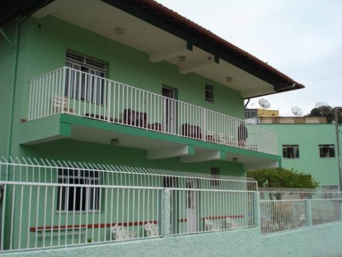 Lar dos Velhinhos passa por novo surto de Covid-19 após a pandemia - Imagem da sacada traseira do complexo.