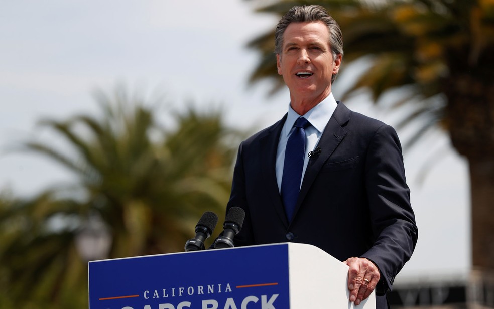 O governador da Califórnia, Gavin Newsom, durante coletiva de imprensa no Universal Studios Hollywood — Foto: Reuters/Mario Anzuoni 