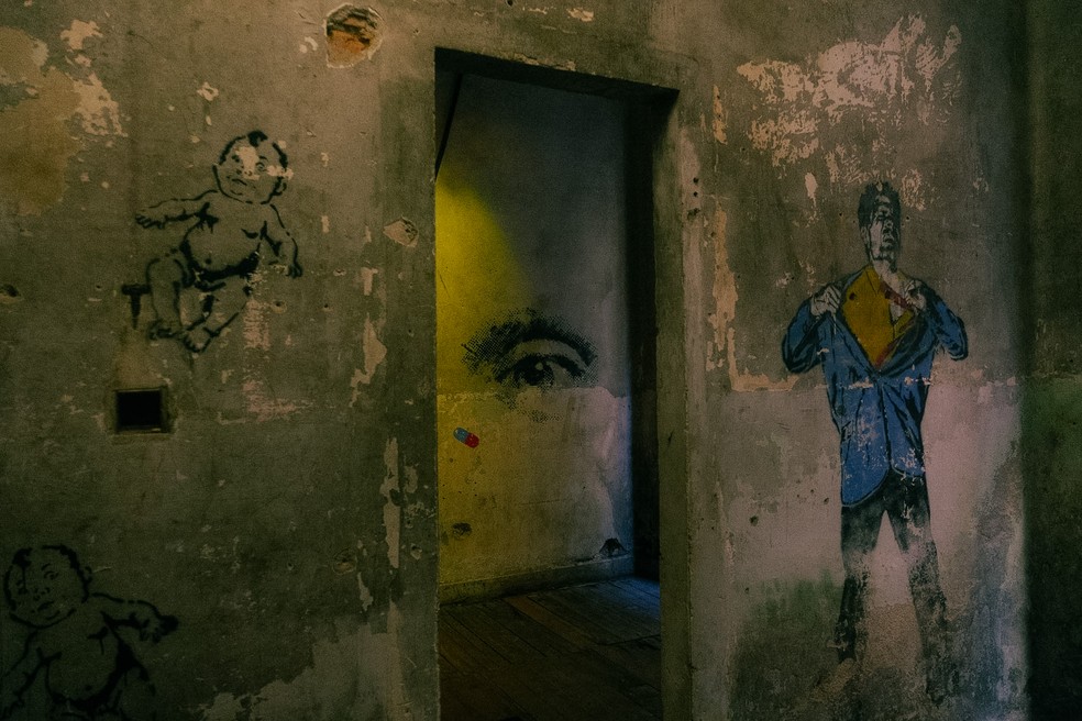 Após 85 anos abandonado, edifício tem paredes descascadas e marcas de infiltração, mas estrutura está preserv — Foto: Rafael Peixoto/g1