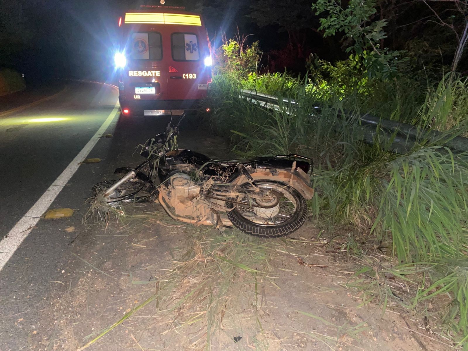 Motociclista morre e passageiro fica ferido em acidente na AMG 3220, em Janaúba