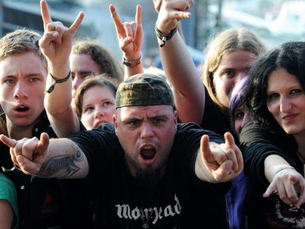 Igreja luterana oferece atendimento pastoral e apoio emocional no festival Wacken Open Air 2025