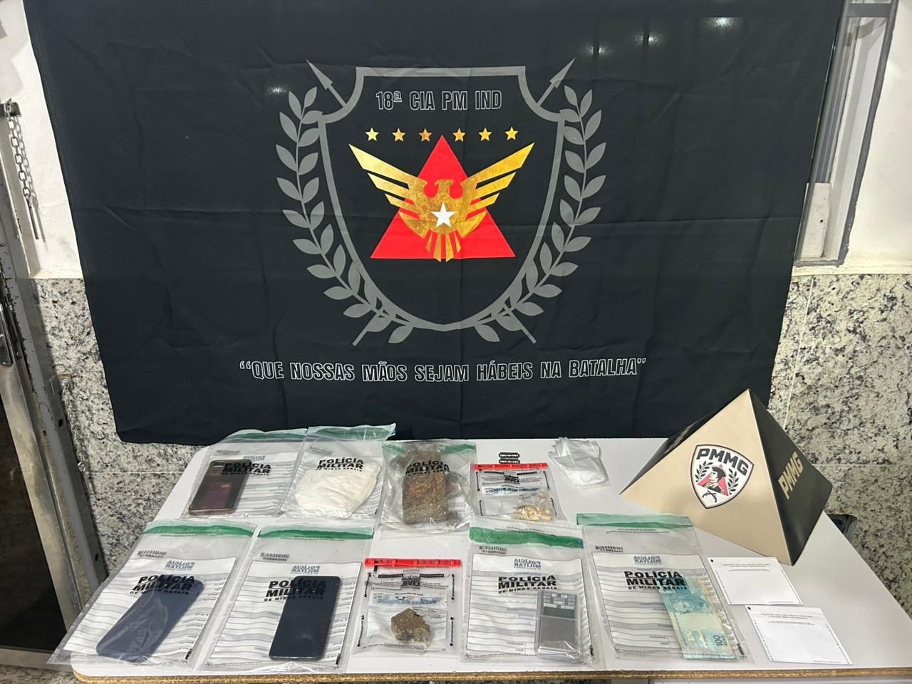 Três são presos por tráfico em Mantena após denúncia de que estavam fracionando drogas em casa