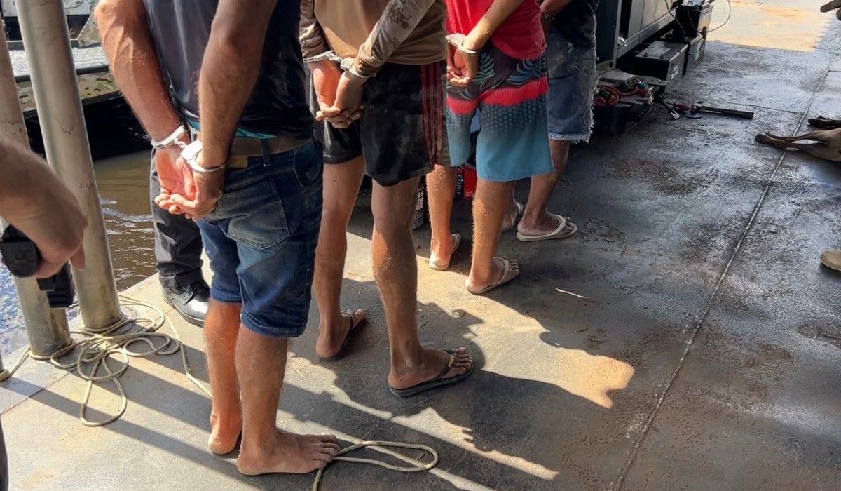 Suspeito preso durante operação cobra R$ 30 para tirar por fotos com animais no Amazonas