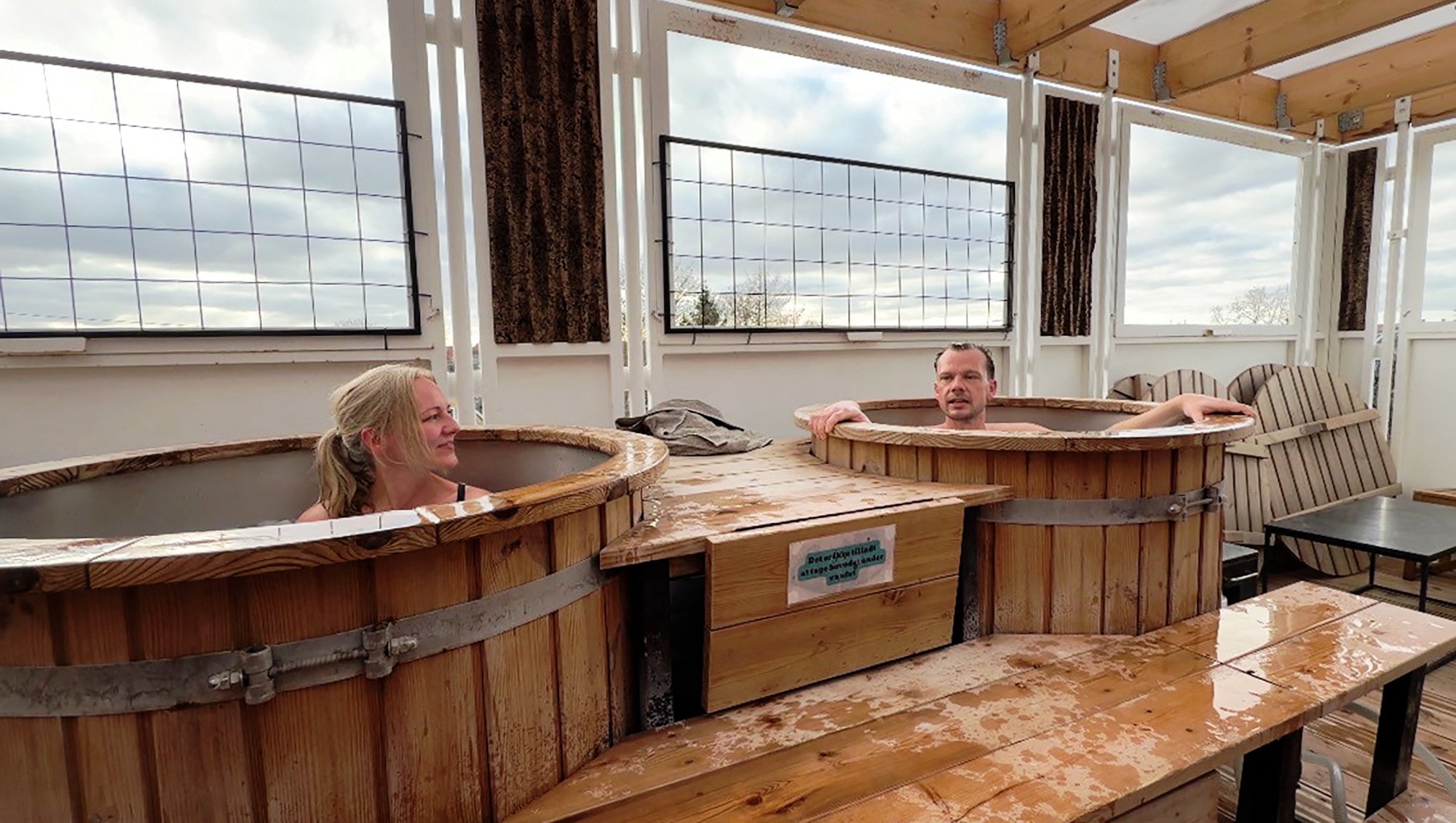 Políticos dinamarqueses vão até saunas em busca de eleitores durante período eleitoral