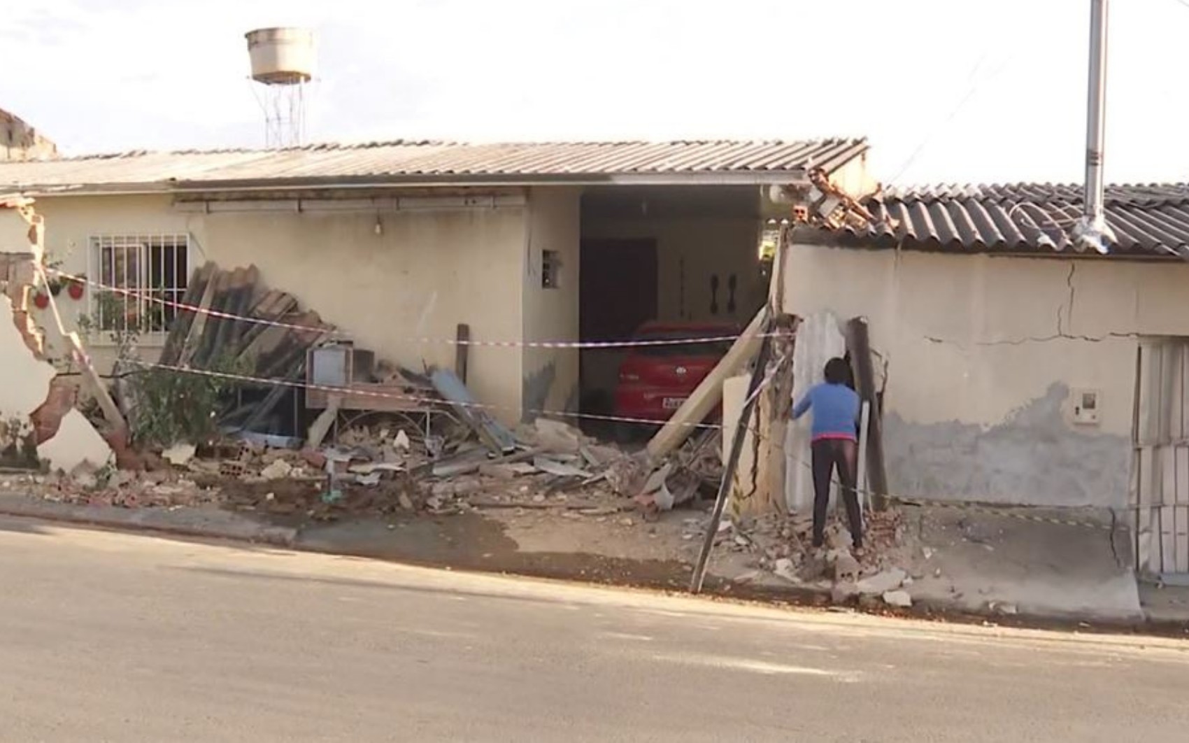 Moradora de casa atingida por caminhão do cantor Amado Batista relembra acidente: ‘Foi horrível’