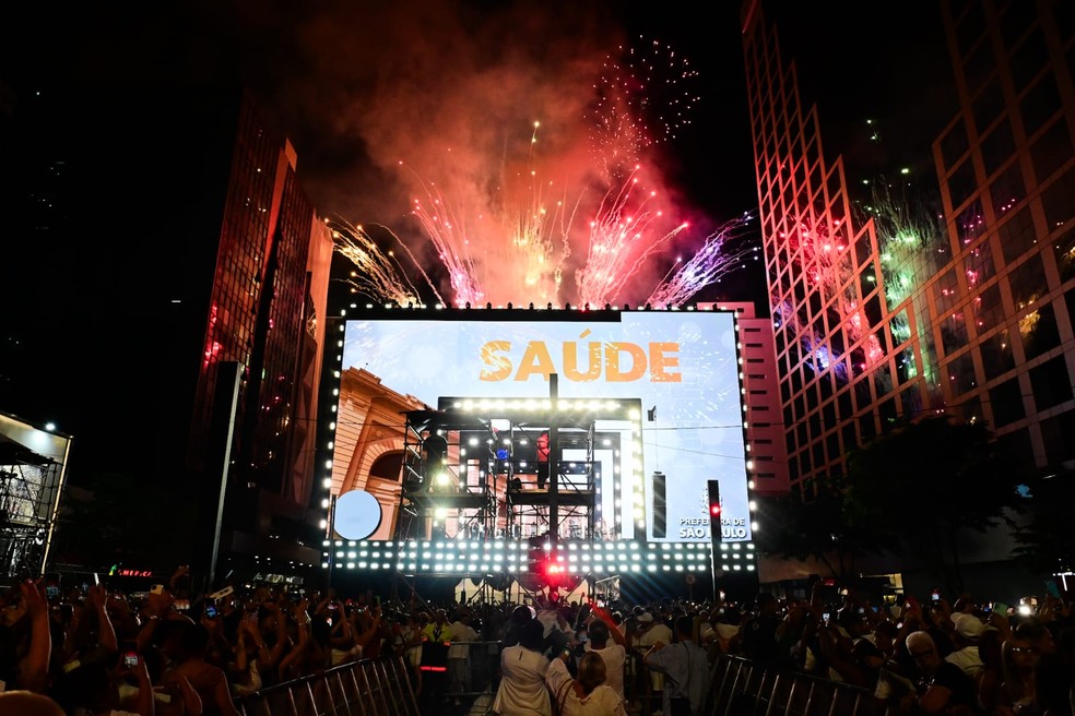 Fogos na virada de ano na Avenida Paulista — Foto: AgNews