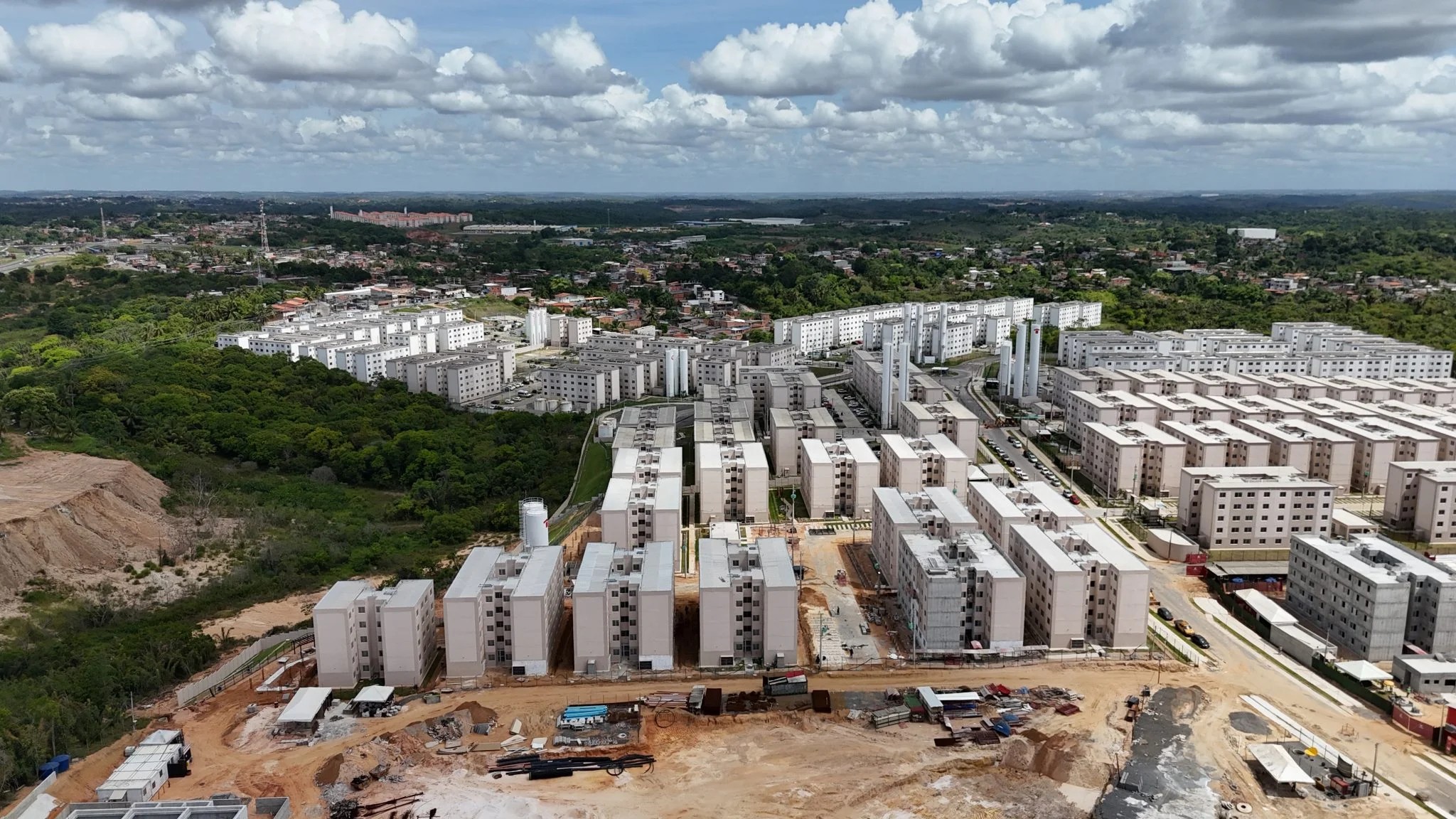 Construtora anuncia dois mutirões com vagas de emprego em Salvador e na região metropolitana; veja como participar