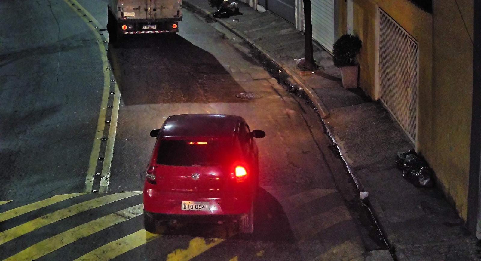 Mulher é presa suspeita de mandar matar o marido após desconfiar de traição em Taboão da Serra, diz polícia
