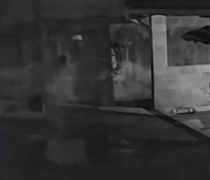 VÍDEO: Idoso é agredido na cabeça com capacete e chutes ao tentar fugir de assalto em MG