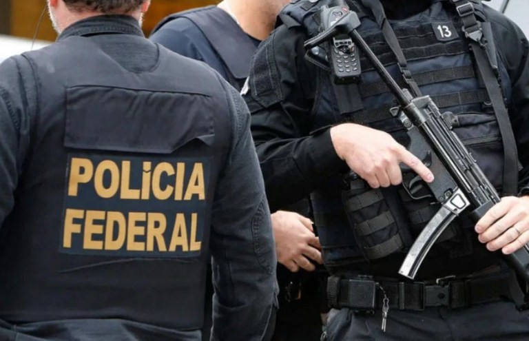 Polícia Federal cumpre mandados de busca e apreensão contra organização criminosa especializada em imigração ilegal