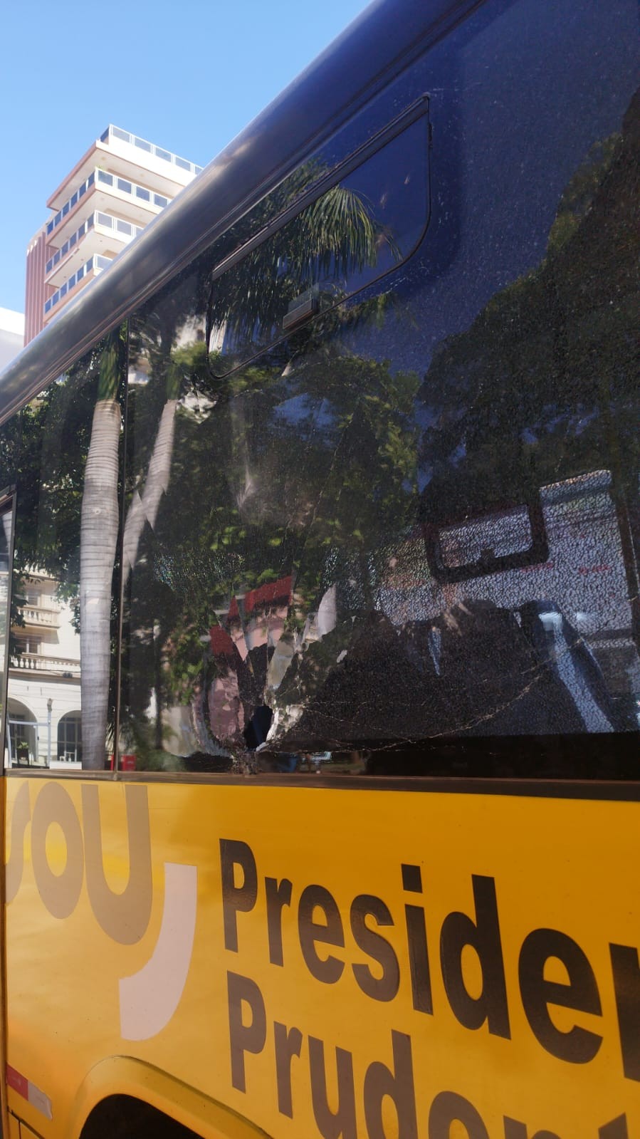 Homem é preso em flagrante após apedrejar ônibus da SOU Prudente no Centro