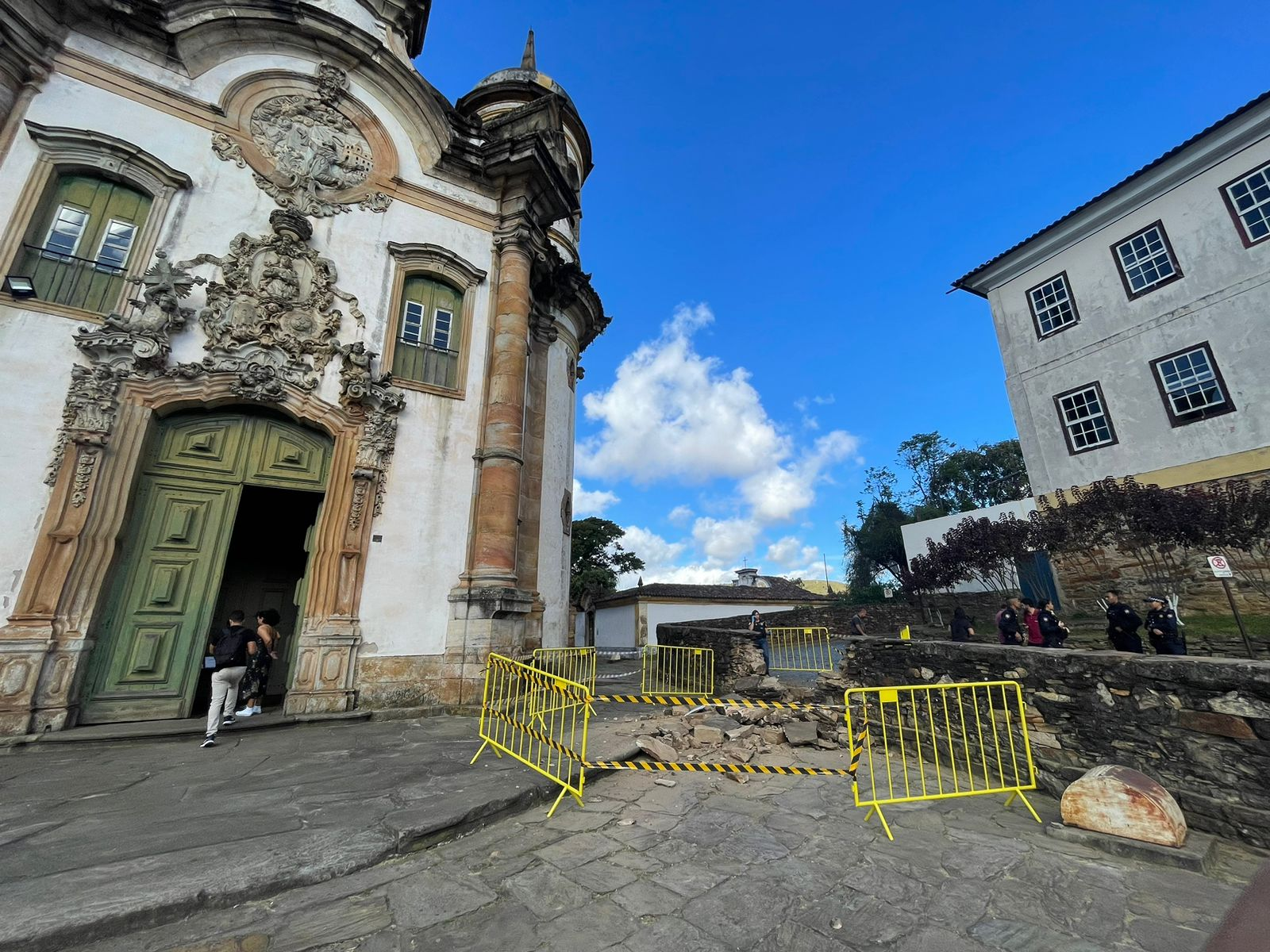 Câmera flagra acidente que destruiu muro de igreja criada por Aleijadinho em Ouro Preto; VEJA
