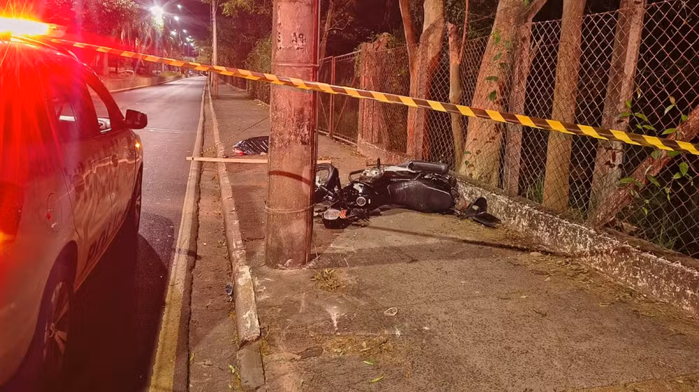 Motociclista perde controle e morre ao bater contra poste em avenida de Araçatuba
