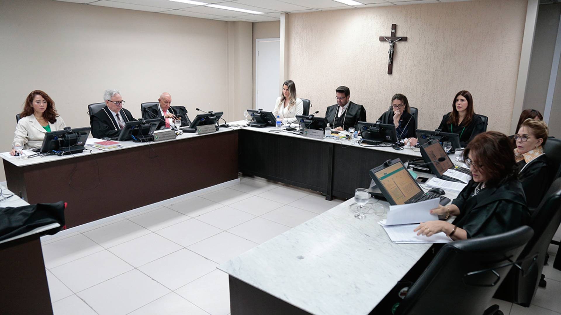 Construtora é condenada a pagar R$ 20 mil a dona de casa danificada por obras em terreno vizinho