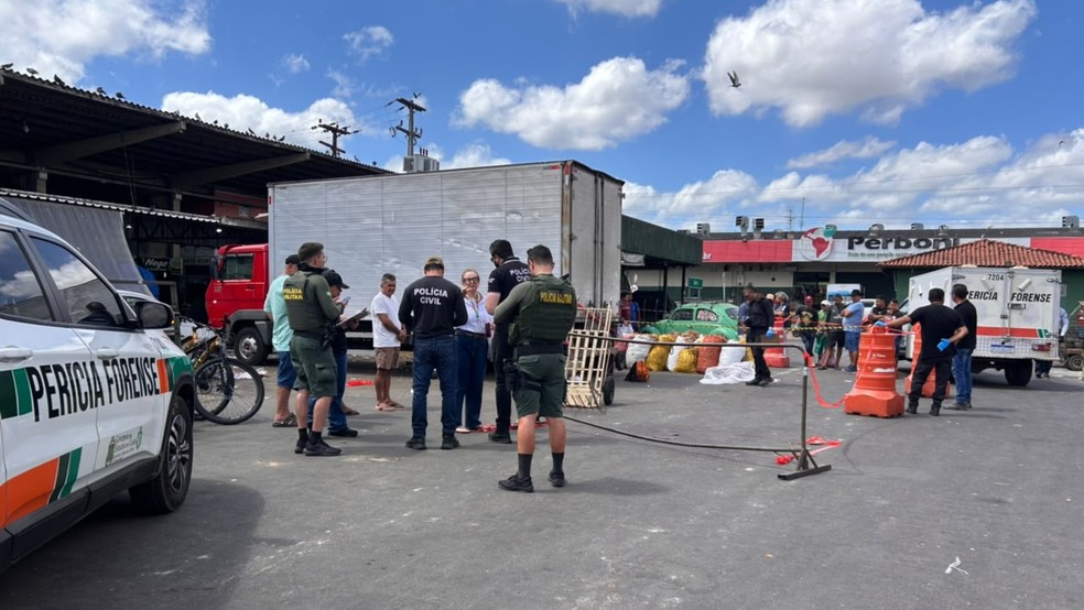 Homem é morto na Ceasa de Maracanaú. — Foto: Nathally Kimberly/SVM