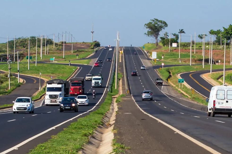 Motoristas reclamam de reajuste nas tarifas de pedágio na BR 153 e denunciam más condições da pista: 'Tive que trocar a suspensão'