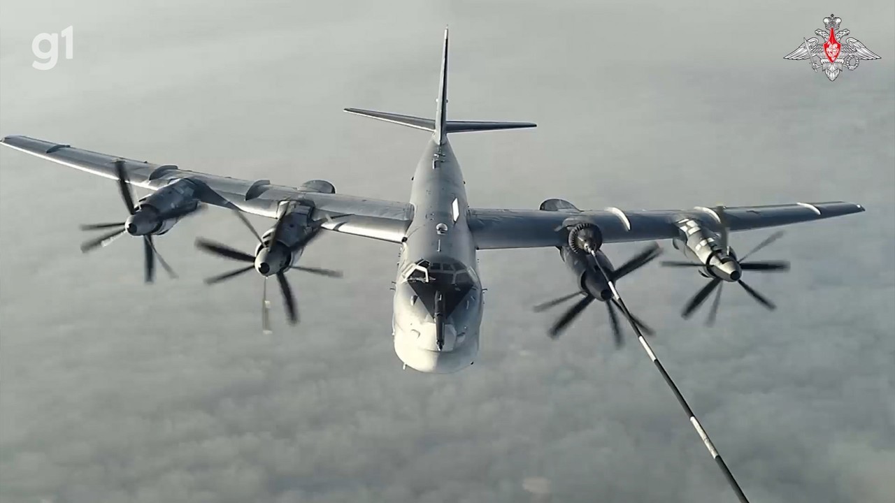Rússia exibe exercício militar com bombardeiros perto da costa dos EUA após general dizer: 'Controle de armas ficou no passado'